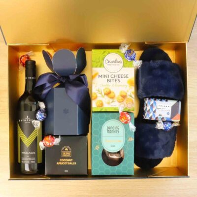 Red Wine, Cookies & Lindt Chocolate Gift Hamper For Him - Medium